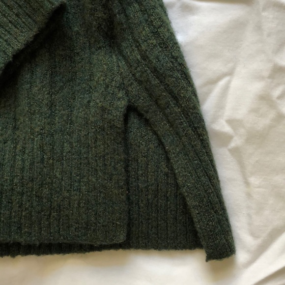 Forest Green Old Navy Sweater - Picture 3 of 3